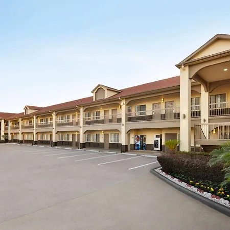 Days Inn & Suites By Wyndham Houston Hobby Airport-2