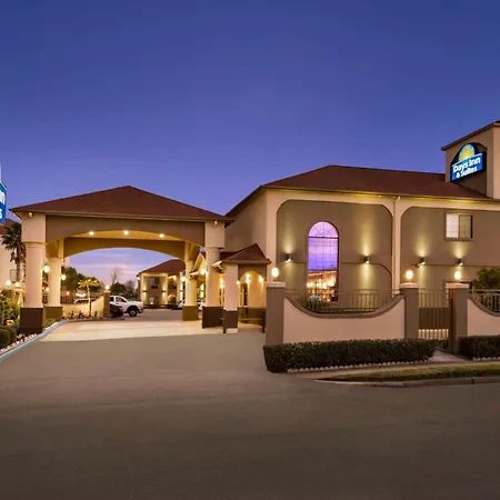 Days Inn & Suites By Wyndham Houston Hobby Airport-3